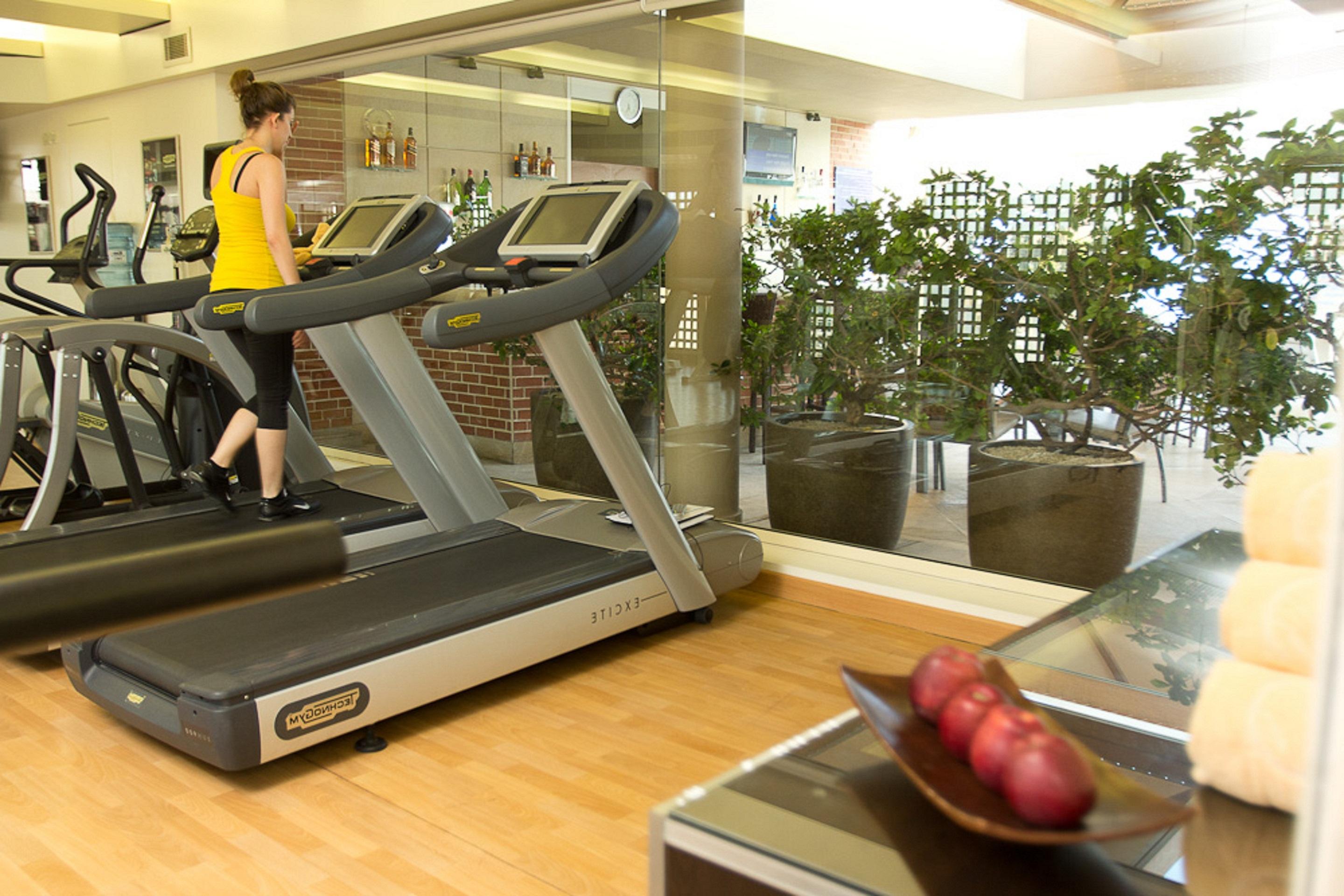 Отель Gefinor Rotana - Бейрут Экстерьер фото A treadmill