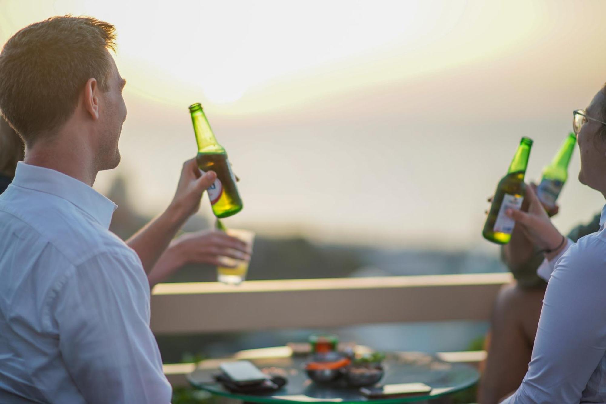 Отель Gefinor Rotana - Бейрут Экстерьер фото Beer bottles
