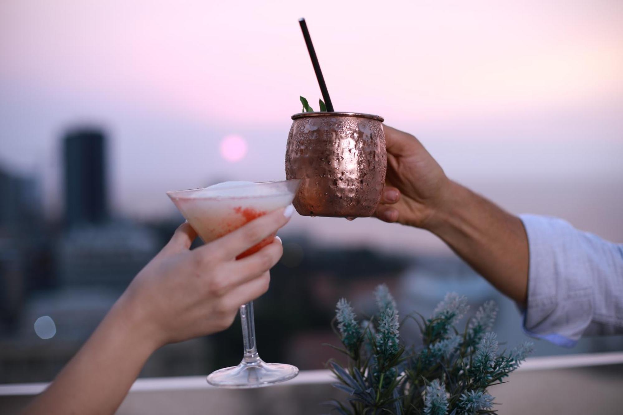 Отель Gefinor Rotana - Бейрут Экстерьер фото A Moscow Mule cocktail