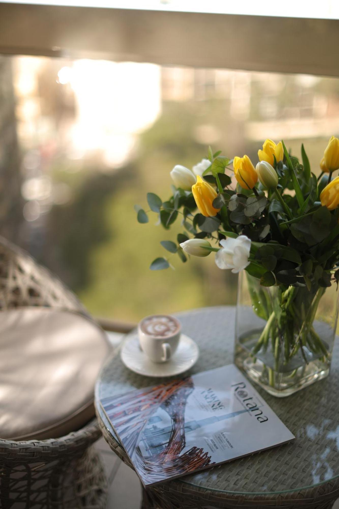 Отель Gefinor Rotana - Бейрут Экстерьер фото A bouquet of flowers