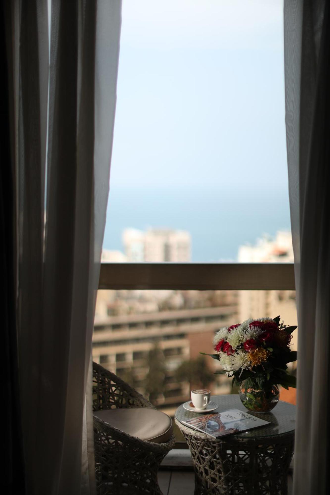 Отель Gefinor Rotana - Бейрут Экстерьер фото View from the window of a room at the hotel