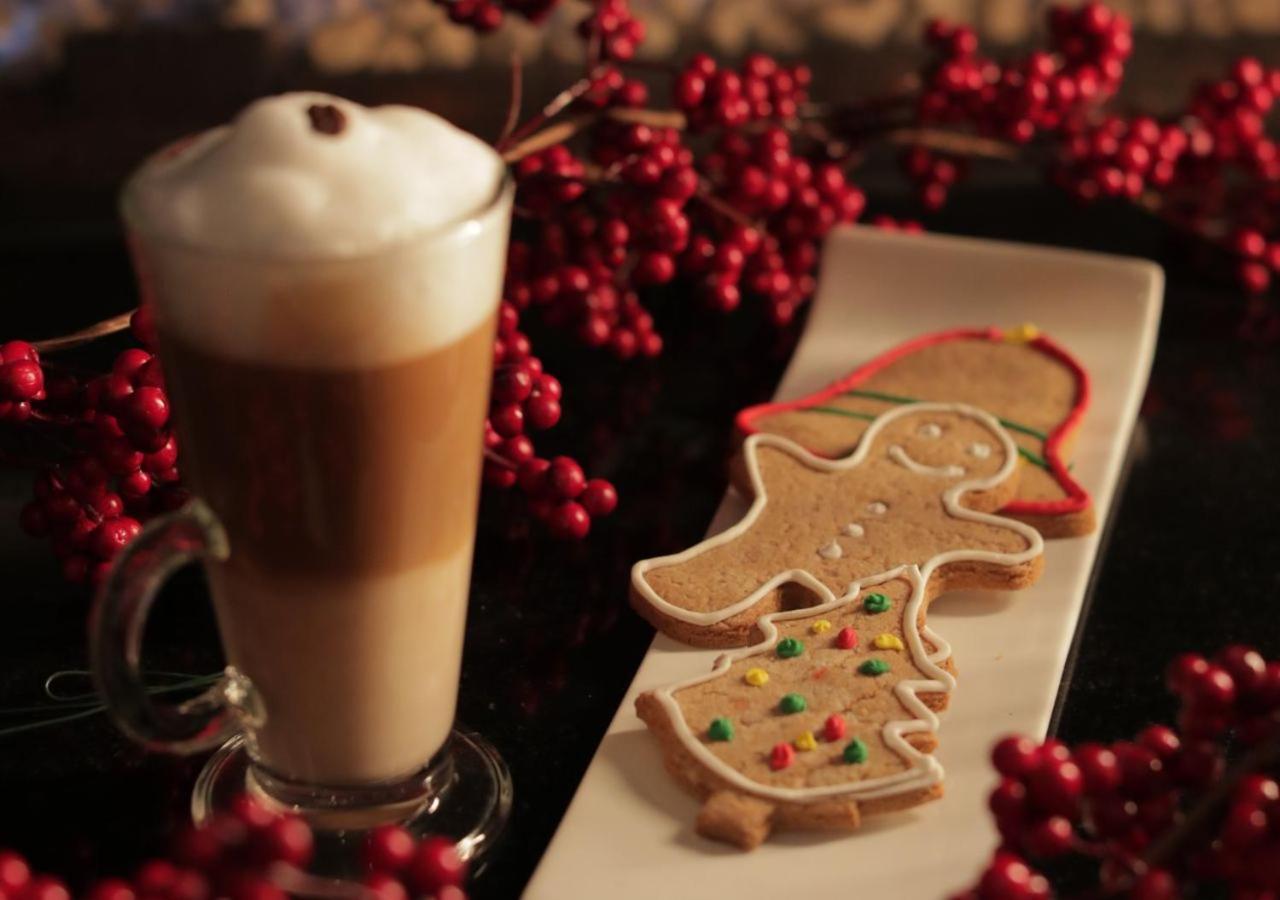Отель Gefinor Rotana - Бейрут Экстерьер фото Gingerbread cookies