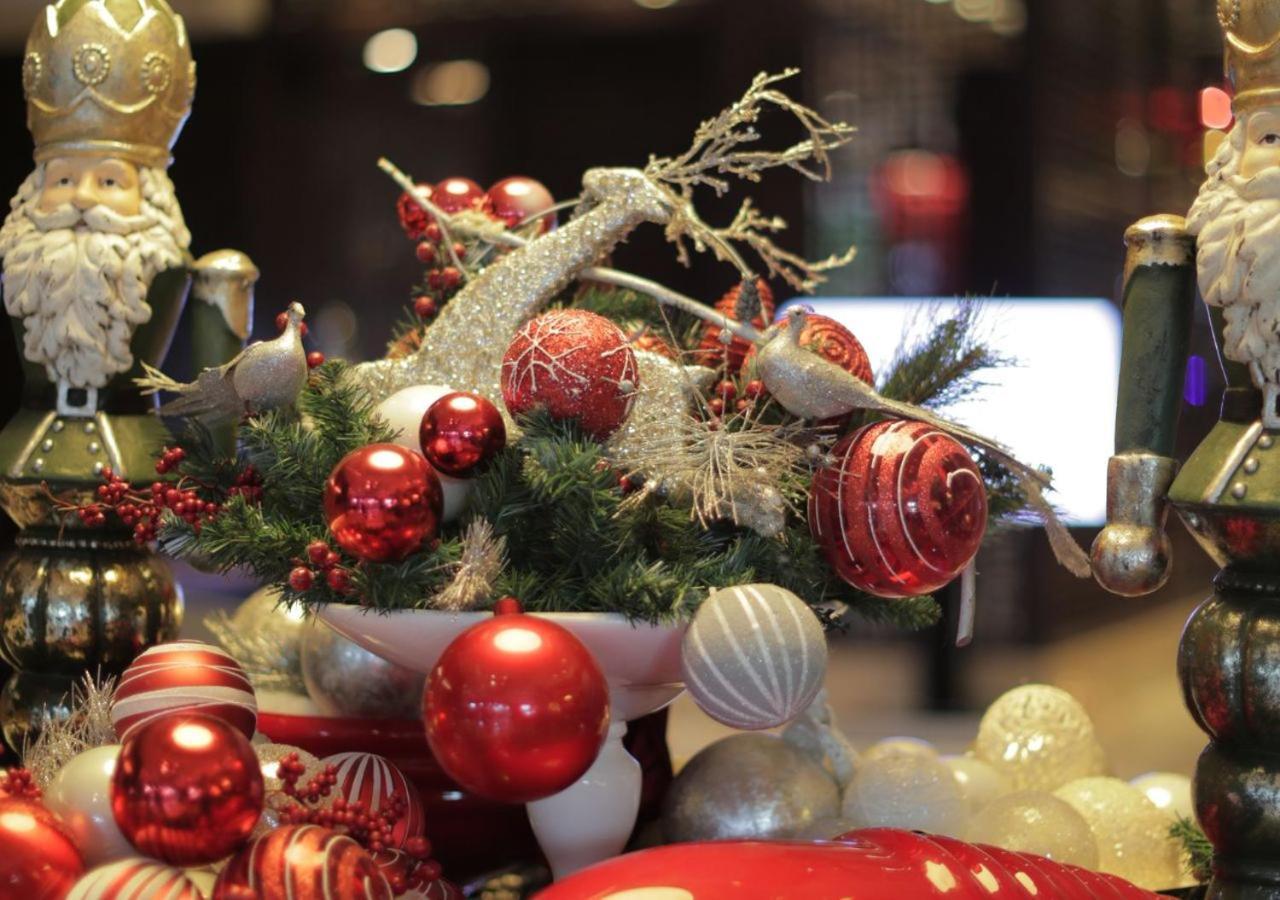 Отель Gefinor Rotana - Бейрут Экстерьер фото Christmas ornaments