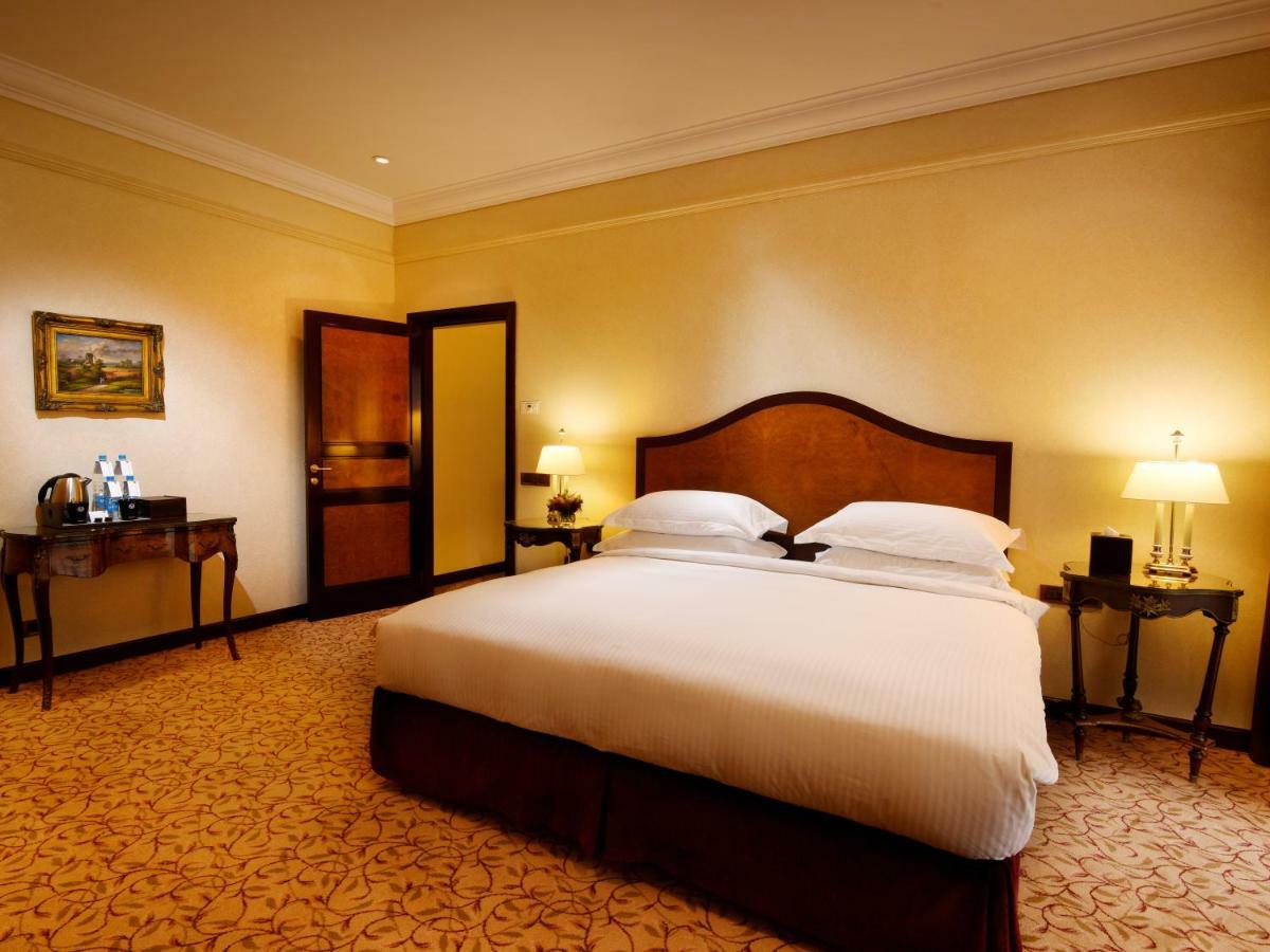 Отель Gefinor Rotana - Бейрут Экстерьер фото