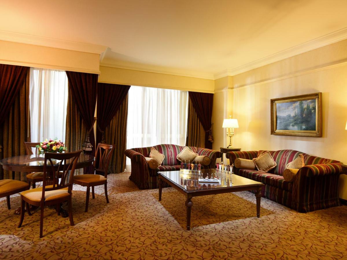 Отель Gefinor Rotana - Бейрут Экстерьер фото A suite at the Grand Hotel