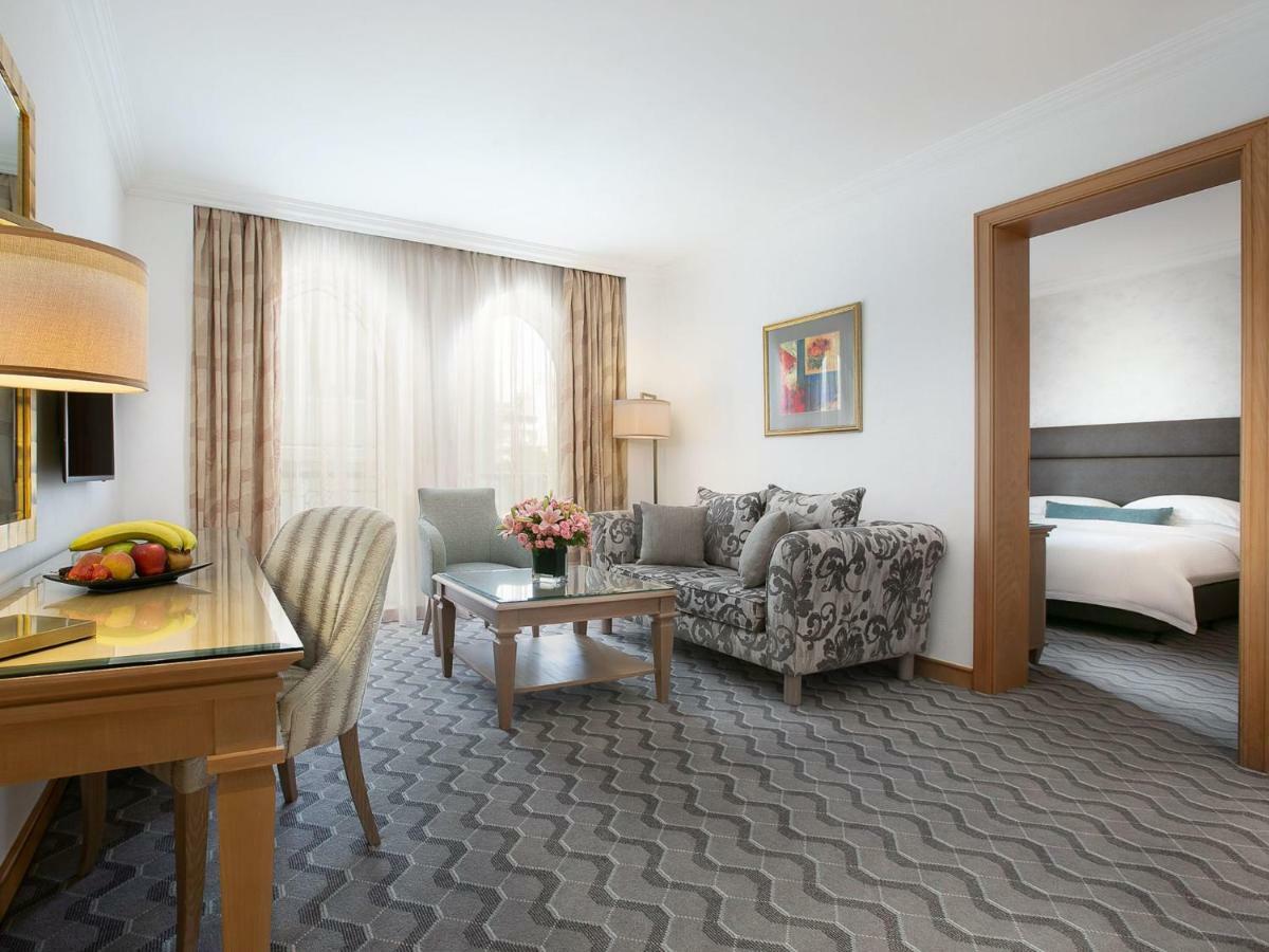 Отель Gefinor Rotana - Бейрут Экстерьер фото Suite
